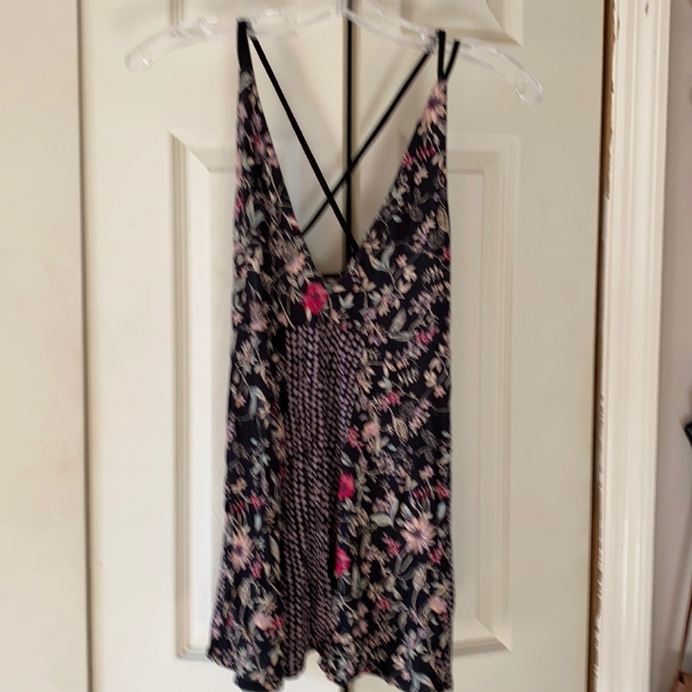 Soft floral cam with cross-cross back straps